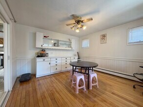 10 W Elm Ave in Quincy, MA - Building Photo - Building Photo