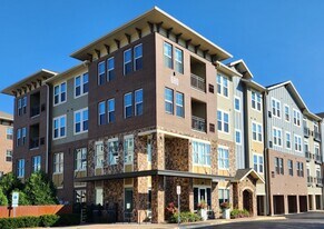 680 E Algonquin Rd in Schaumburg, IL - Building Photo