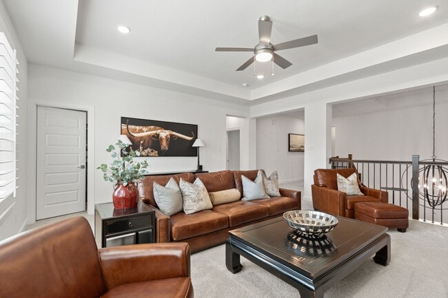 property at 902 Falcon Hollow Ln