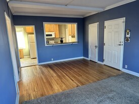 3144 W Bde Maka Ska Blvd, Unit 101 in Minneapolis, MN - Building Photo