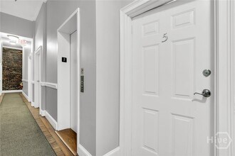 321 W Broughton St in Savannah, GA - Building Photo - Building Photo