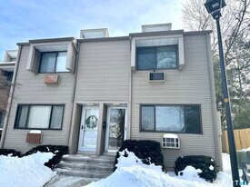 168 Belltown Rd in Stamford, CT - Building Photo