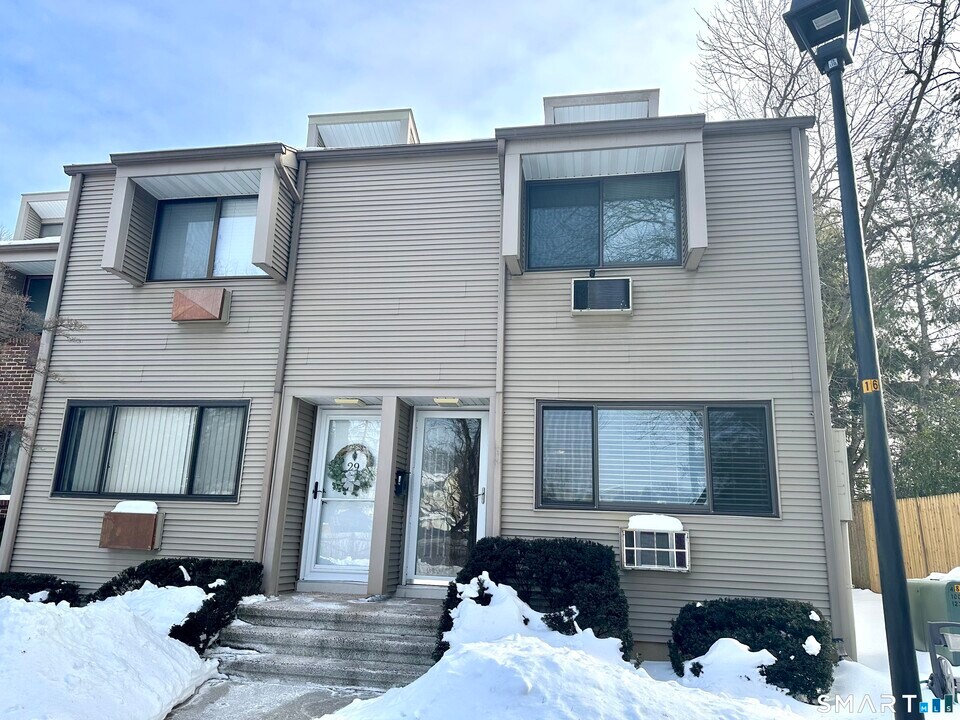 168 Belltown Rd in Stamford, CT - Building Photo