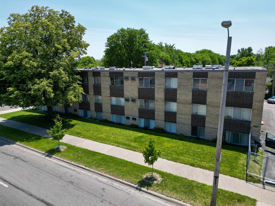 Plymouth Green Apartments in Detroit, MI - Building Photo