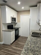 8010 Woodvine Pl in Tampa, FL - Building Photo - Building Photo