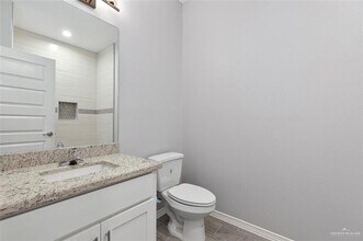 1917 Davenport St, Unit 4 in Weslaco, TX - Building Photo - Building Photo