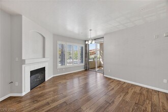 7127 S Durango Dr in Las Vegas, NV - Building Photo - Building Photo