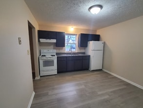 861 Buchanan Trail E in Greencastle, PA - Building Photo - Building Photo