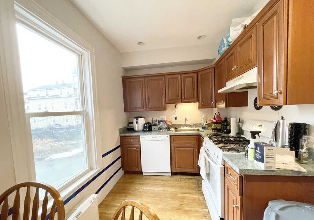 22 Parker Hill Ave, Unit 3 in Boston, MA - Building Photo