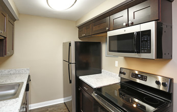 Champion Club Apartments in Florence, KY - Building Photo - Interior Photo