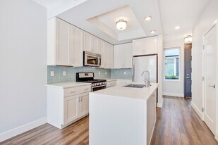 Townhomes at Cherry Creek North in Denver, CO - Building Photo