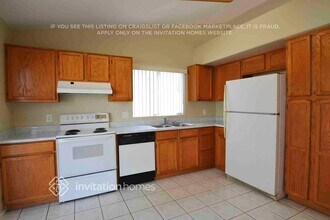 2703 N 87th Ave, Unit B in Phoenix, AZ - Building Photo - Building Photo