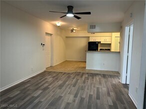 27103 Matheson Ave in Bonita Springs, FL - Foto de edificio - Building Photo