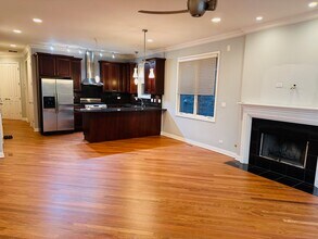 949 W Montana St in Chicago, IL - Building Photo - Building Photo