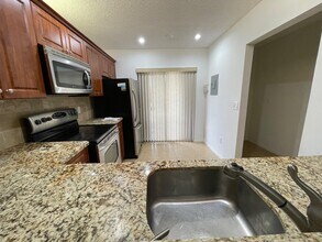350 Club Cir in Boca Raton, FL - Building Photo - Building Photo