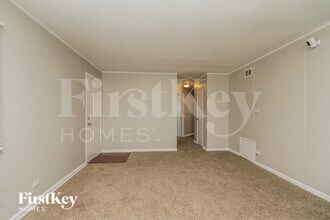 16784 Bulger Ave, Unit 130-113 in Hazel Crest, IL - Foto de edificio - Building Photo