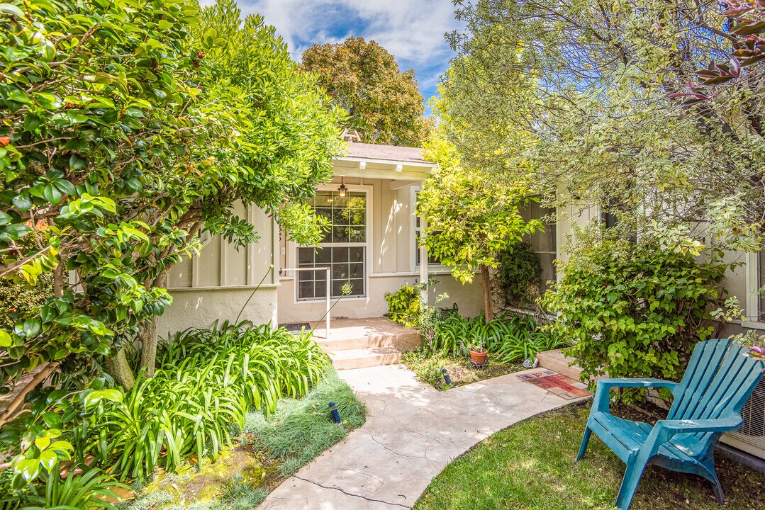 11421 Burnham St in Los Angeles, CA - Building Photo