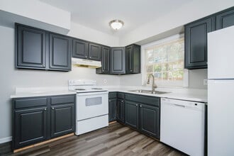 Jamestown Apartments & Townhomes in Toledo, OH - Building Photo - Interior Photo