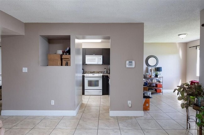 706 NW 92nd Ave in Plantation, FL - Building Photo - Building Photo