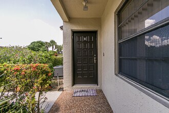 8535 Casa Del Lago in Boca Raton, FL - Building Photo - Building Photo