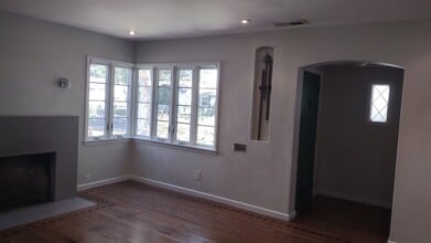 568 Robertson Way in Sacramento, CA - Building Photo - Building Photo