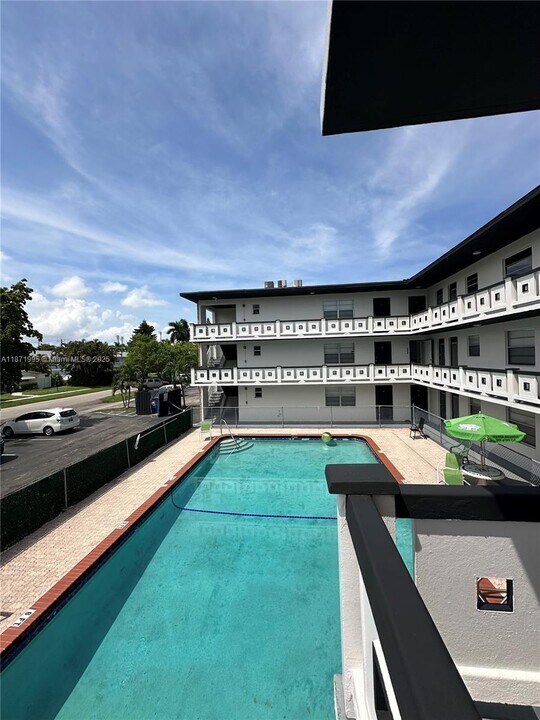 1715 N 16th Ave in Hollywood, FL - Building Photo