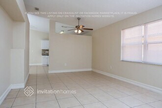 7300 W 34th Ct in Hialeah, FL - Foto de edificio - Building Photo
