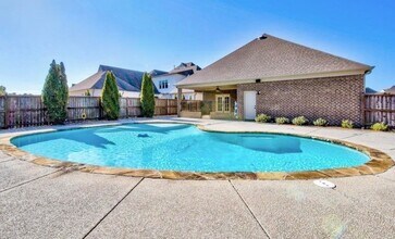 1820 Enclave Hollow Ln E in Germantown, TN - Foto de edificio - Building Photo