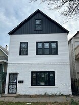 8819 S Escanaba Ave, Unit 2 in Chicago, IL - Building Photo