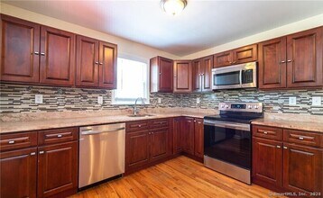 1825 Chopsey Hill Rd in Bridgeport, CT - Building Photo - Building Photo
