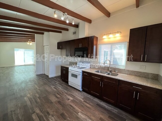 2119 E Griffith Way in Fresno, CA - Building Photo - Building Photo