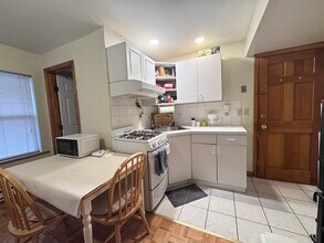 100 Brook St, Unit #1 in Brookline, MA - Building Photo - Building Photo