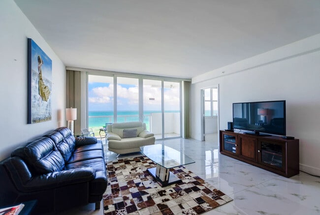 5601 Collins Ave in Miami Beach, FL - Foto de edificio - Building Photo