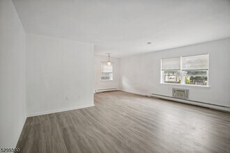 206 Main St in Millburn, NJ - Building Photo - Building Photo