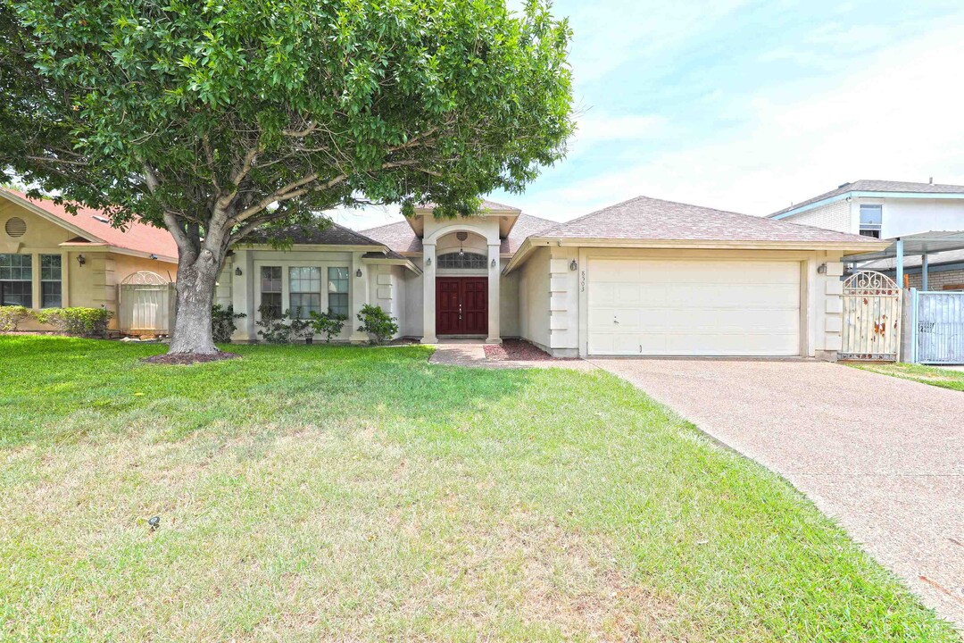 8503 Ficus Cir in Laredo, TX - Building Photo