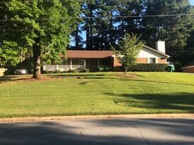 5012 Leeshire Trail in Tucker, GA - Building Photo