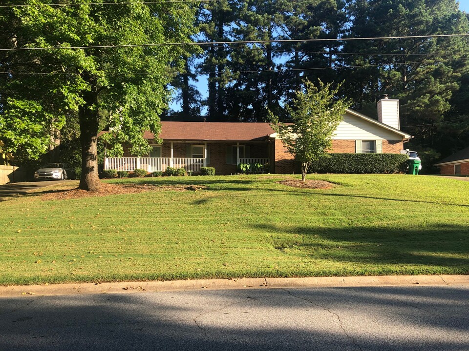 5012 Leeshire Trail in Tucker, GA - Building Photo