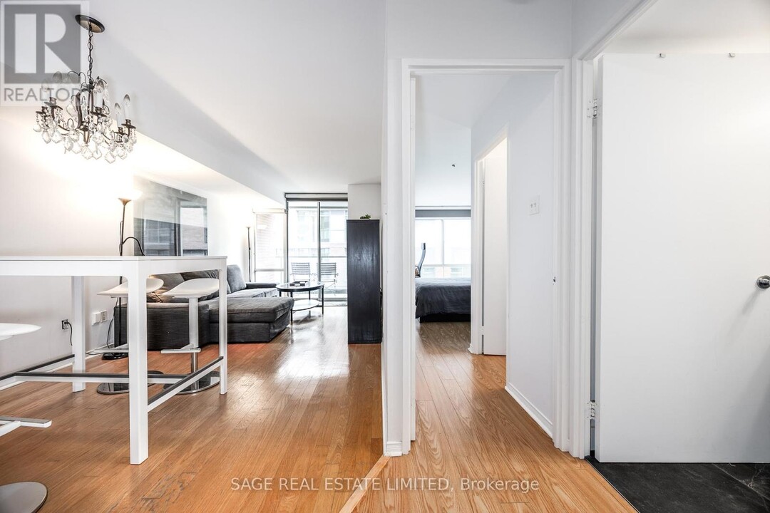 39-439 Parliament St in Toronto, ON - Building Photo