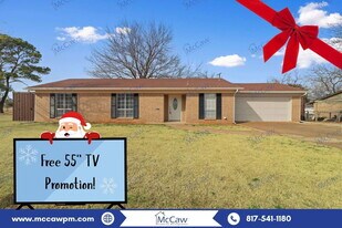 308 E Fairlane Dr in Pilot Point, TX - Building Photo