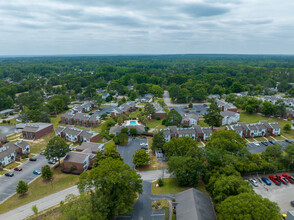 Lexington Place Apartments in West Columbia, SC - Foto de edificio - Building Photo