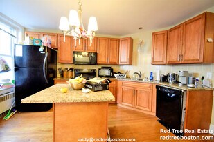 184 Saint Paul St, Unit 2 in Brookline, MA - Building Photo