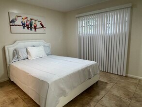 506 Quincy Ave, Unit D4 furnished in Fort Pierce, FL - Foto de edificio - Building Photo