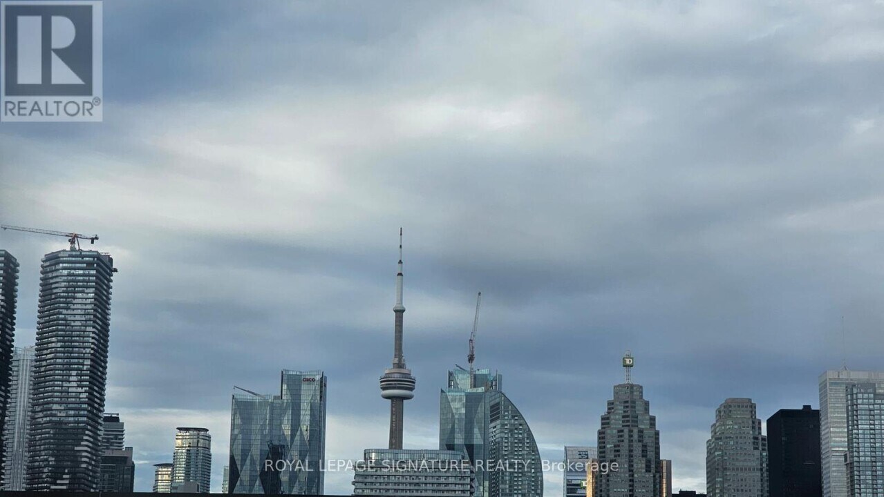 35 Parliament St in Toronto, ON - Building Photo