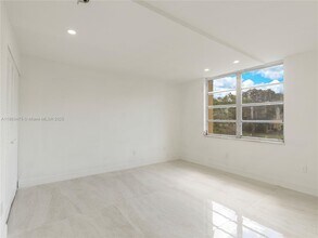 3195 Foxcroft Rd in Hollywood, FL - Building Photo - Building Photo