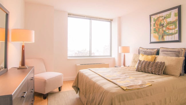 800 Sixth Avenue in New York, NY - Building Photo - Building Photo