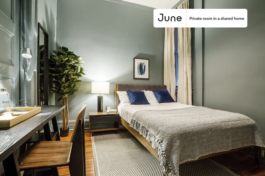 Private bedroom in 4 bed/1 bath Home in New York, NY - Building Photo