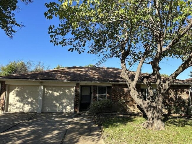 property at 2721 Canary Cir