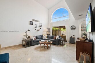 11341 NW 52nd Ln in Doral, FL - Building Photo - Building Photo