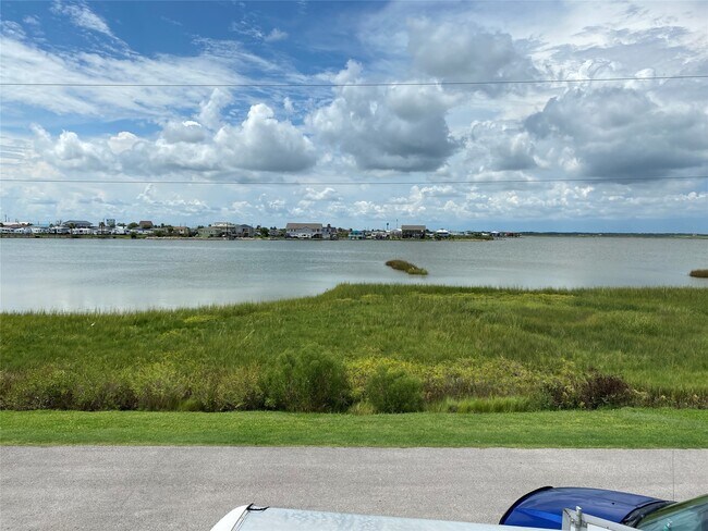 16 N White Heron Dr in La Marque, TX - Building Photo - Building Photo