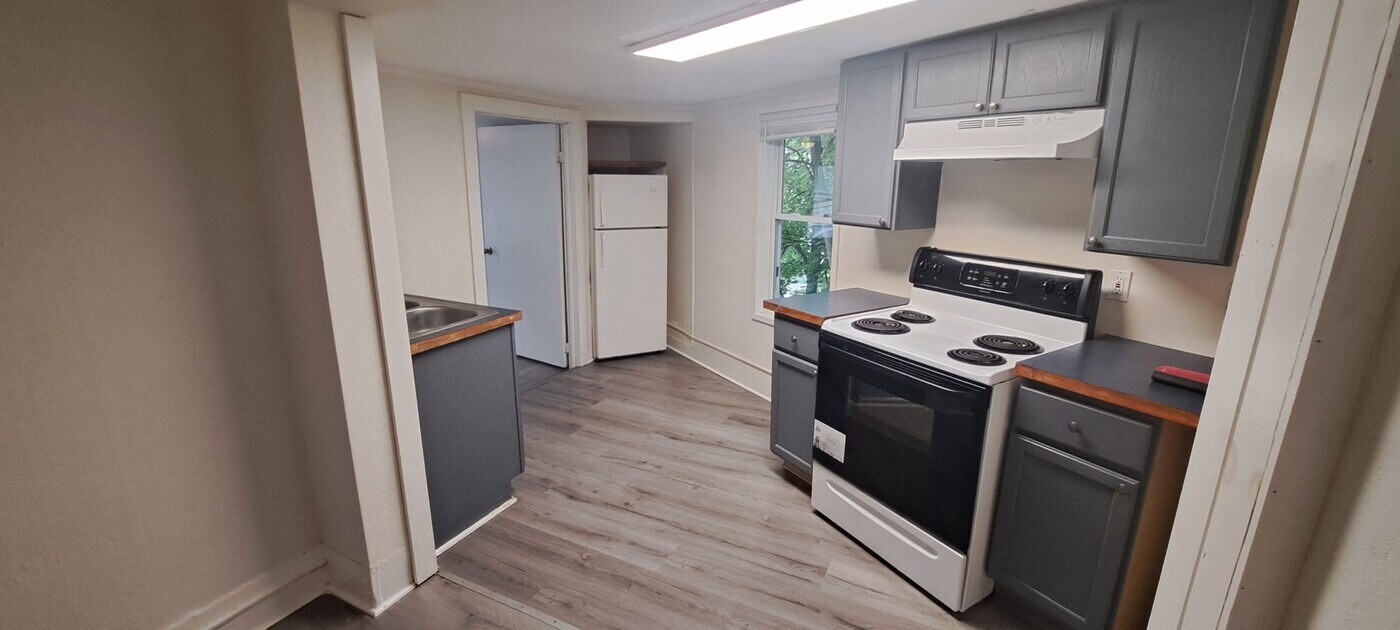 143 S Aurora St in Ithaca, NY - Building Photo